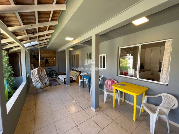 Sobrado com 5 Quartos à Venda, 214 m² em Barra Do Sai - Itapoá