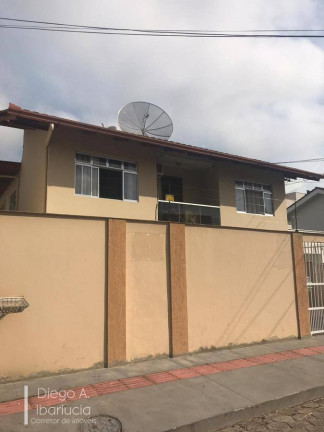 Imagem Casa com 8 Quartos à Venda, 264 m² em Centro - Balneário Camboriú Imagem Casa com 8 Quartos à Venda, 264 m² em Centro - Balneário Camboriú