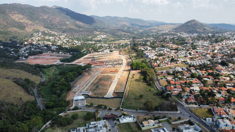 Terreno à Venda, 720 m² em San Fernando Valley - Atibaia