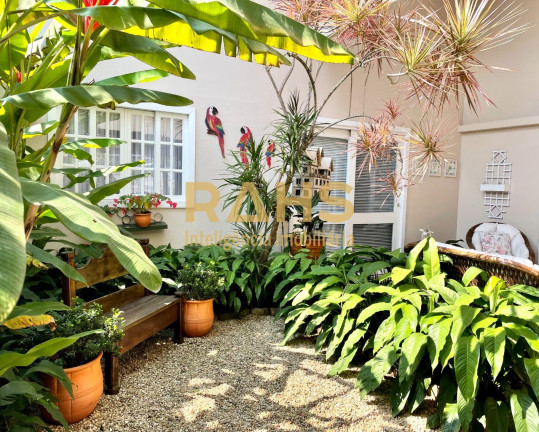 Imagem Casa com 3 Quartos à Venda, 265 m² em América - Joinville Imagem Casa com 3 Quartos à Venda, 265 m² em América - Joinville