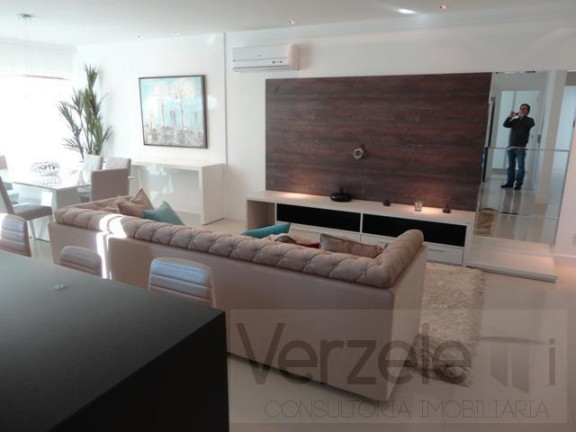 Imagem Apartamento com 3 Quartos à Venda, 130 m² em Centro - Balneário Camboriú