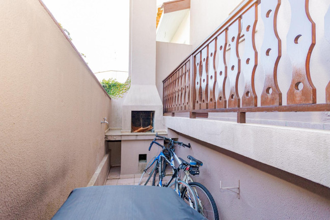 Imagem Casa com 3 Quartos à Venda, 129 m² em Santo Inácio - Curitiba Imagem Casa com 3 Quartos à Venda, 129 m² em Santo Inácio - Curitiba