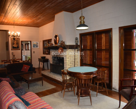 Imagem Casa com 4 Quartos à Venda, 185 m² em Região Do Vale Encantado - Campos Do Jordão