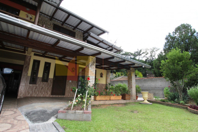 Sobrado com 5 Quartos à Venda, 325 m² em Salto Weissbach - Blumenau