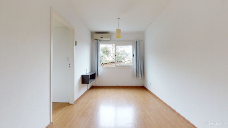 Imagem Imóvel com 1 Quarto à Venda, 36 m² em Cristal - Porto Alegre Imagem Imóvel com 1 Quarto à Venda, 36 m² em Cristal - Porto Alegre