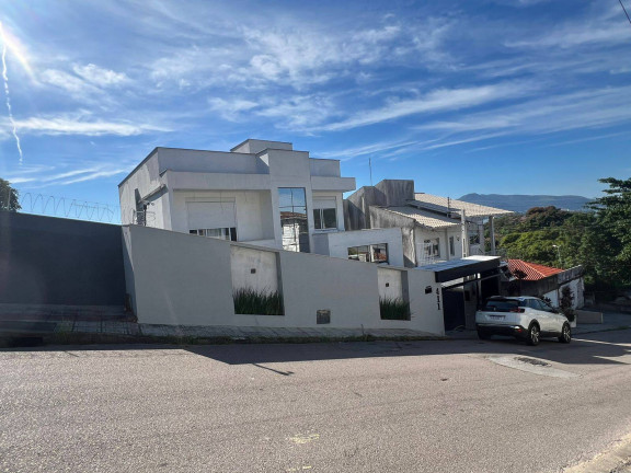 Casa com 4 Quartos à Venda, 360 m² em Estreito - Florianópolis