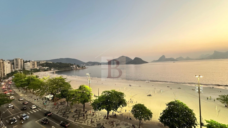 Imagem Imóvel com 4 Quartos à Venda, 250 m² em Icaraí - Niterói Imagem Imóvel com 4 Quartos à Venda, 250 m² em Icaraí - Niterói