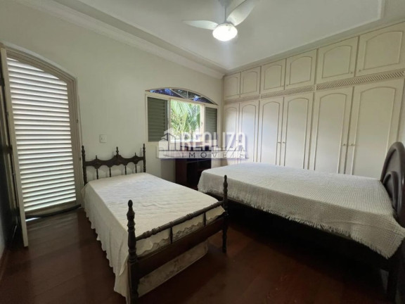 Imagem Sobrado com 4 Quartos à Venda, 337 m² em Vila Olímpica - Uberaba Imagem Sobrado com 4 Quartos à Venda, 337 m² em Vila Olímpica - Uberaba