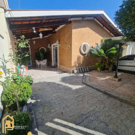 Casa à Venda,  em Casa Jardim Maria Augusta - Taubaté