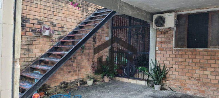 Imagem Casa com 5 Quartos à Venda, 330 m² em Encruzilhada - Recife