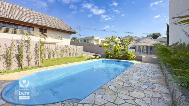 Sobrado com 3 Quartos à Venda, 244 m² em Campo Comprido - Curitiba