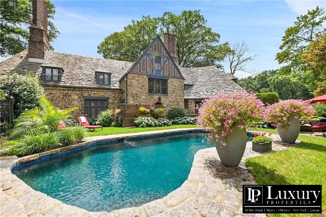 Imagem Casa com 5 Quartos à Venda,  em Bronxville - New York City