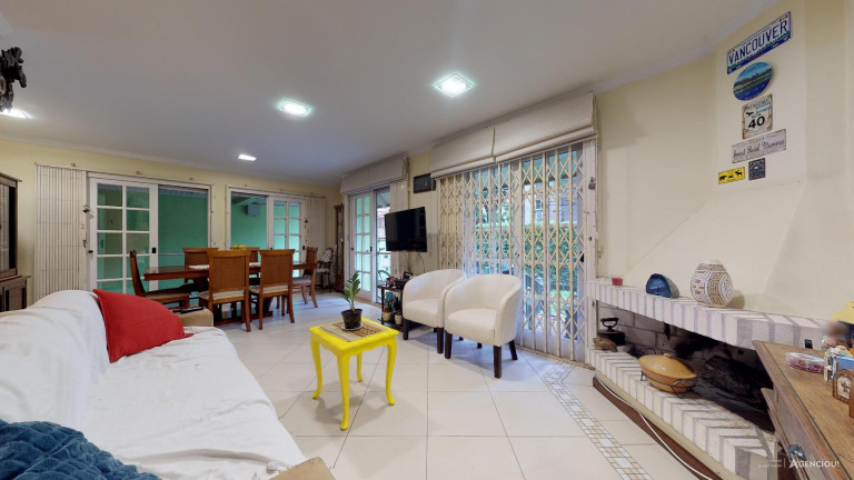 Imagem Sobrado com 3 Quartos à Venda, 221 m² em Tristeza - Porto Alegre
