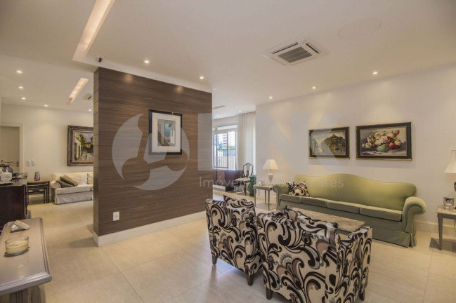 Imagem Apartamento com 4 Quartos à Venda, 251 m² em Moinhos De Vento - Porto Alegre