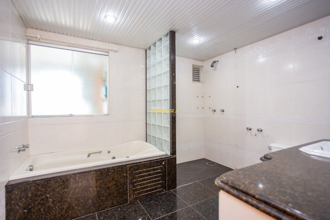 Imagem Apartamento com 3 Quartos à Venda, 210 m² em Cabral - Curitiba
