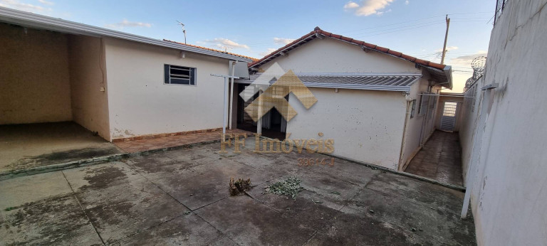 Imagem Casa com 2 Quartos à Venda, 250 m² em São Carlos