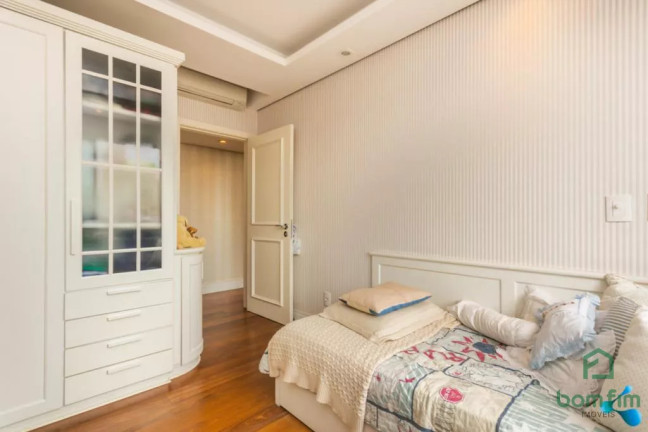 Imagem Apartamento com 3 Quartos à Venda, 241 m² em Auxiliadora - Porto Alegre Imagem Apartamento com 3 Quartos à Venda, 241 m² em Auxiliadora - Porto Alegre