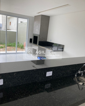 Imagem Casa com 3 Quartos à Venda, 250 m² em Loteamento Villa Branca - Jacareí Imagem Casa com 3 Quartos à Venda, 250 m² em Loteamento Villa Branca - Jacareí
