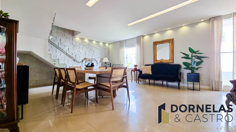 Imagem Casa com 5 Quartos à Venda, 800 m² em Guará I - Brasília Imagem Casa com 5 Quartos à Venda, 800 m² em Guará I - Brasília
