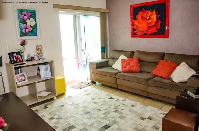 Imagem Casa com 3 Quartos à Venda, 271 m² em Piracangaguá - Taubaté