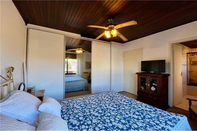 Imagem Casa com 3 Quartos à Venda, 300 m² em Jardim Carvalho - Porto Alegre Imagem Casa com 3 Quartos à Venda, 300 m² em Jardim Carvalho - Porto Alegre