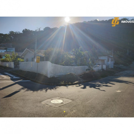 Imagem Casa com 4 Quartos à Venda, 443 m² em Monte Alegre - Camboriú Imagem Casa com 4 Quartos à Venda, 443 m² em Monte Alegre - Camboriú