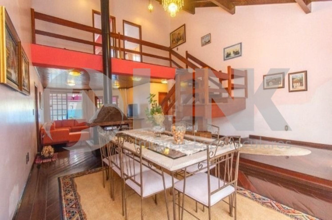 Imagem Casa com 4 Quartos à Venda, 259 m² em Jardim Itu - Porto Alegre Imagem Casa com 4 Quartos à Venda, 259 m² em Jardim Itu - Porto Alegre
