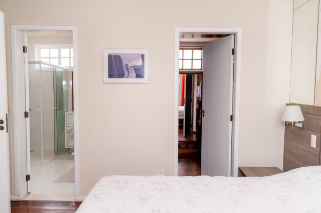 Imagem Casa com 5 Quartos à Venda, 300 m² em Estreito - Florianópolis Imagem Casa com 5 Quartos à Venda, 300 m² em Estreito - Florianópolis