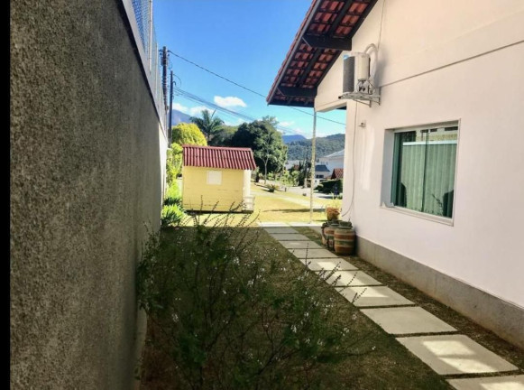 Imagem Casa com 4 Quartos à Venda, 501 m² em Várzea - Teresópolis