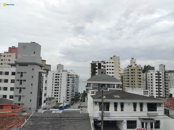Imagem Casa com 3 Quartos à Venda, em Centro - Florianópolis Imagem Casa com 3 Quartos à Venda, em Centro - Florianópolis