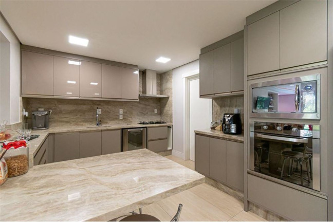 Imagem Casa com 3 Quartos à Venda, 324 m² em Três Figueiras - Porto Alegre