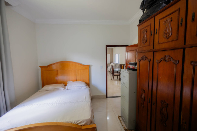 Imagem Casa com 4 Quartos à Venda,  em Jardim Califórnia - Cuiabá