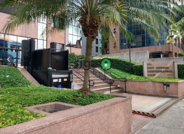 Imóvel Comercial à Venda ou Locação, 71 m² em Vila Olímpia - São Paulo