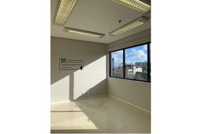 Sala Comercial à Venda, 25 m² em Menino Deus - Porto Alegre
