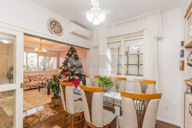 Imagem Casa com 3 Quartos à Venda, 290 m² em Jardim Europa - Porto Alegre Imagem Casa com 3 Quartos à Venda, 290 m² em Jardim Europa - Porto Alegre