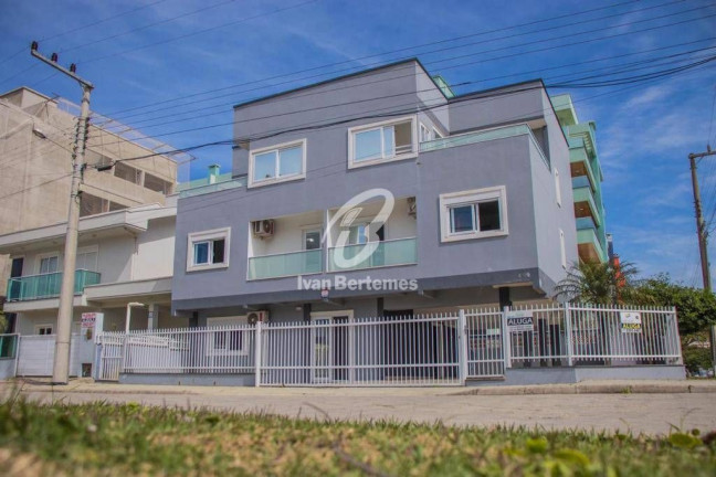 Apartamento com 2 Quartos para Temporada,  em Bombinhas