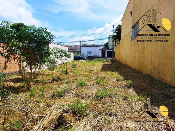 Terreno à Venda, 400 m² em Jardim Brasília - Uberlândia