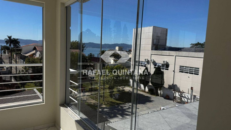 Imagem Casa com 4 Quartos à Venda, 247 m² em Barreiros - São José