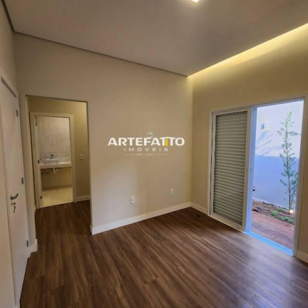 Imagem Casa com 4 Quartos à Venda, 244 m²