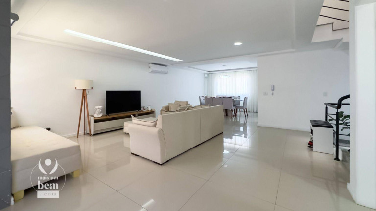 Sobrado com 5 Quartos à Venda, 316 m² em Campo Comprido - Curitiba
