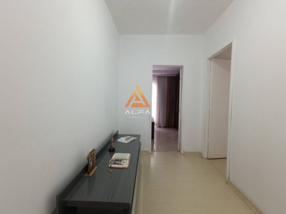 Imagem Casa com 4 Quartos à Venda, 240 m²