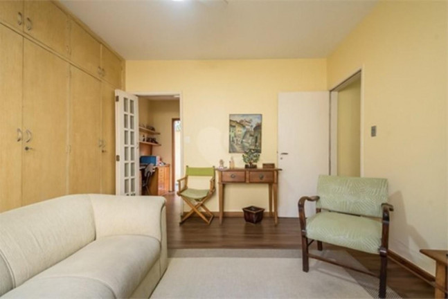 Imagem Casa com 6 Quartos à Venda, 202 m² Imagem Casa com 6 Quartos à Venda, 202 m²