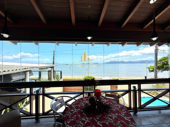 Casa com 3 Quartos à Venda, 210 m² em Balneário - Florianópolis