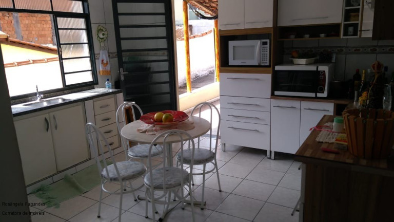 Imagem Casa com 3 Quartos à Venda, 200 m² em Jardim Country Club - Poços De Caldas
