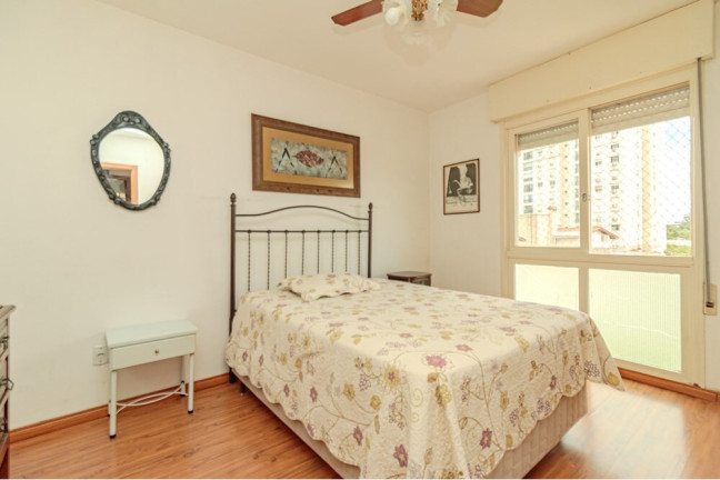 Imagem Apartamento com 2 Quartos à Venda, 74 m² em Passo Da Areia - Porto Alegre