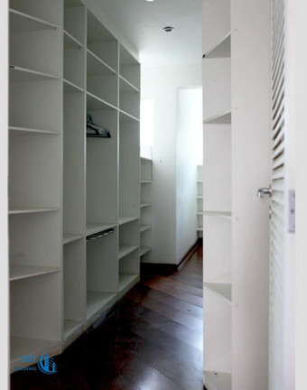 Sobrado com 6 Quartos à Venda, 1.250 m² em Alphaville - Santana De Parnaíba