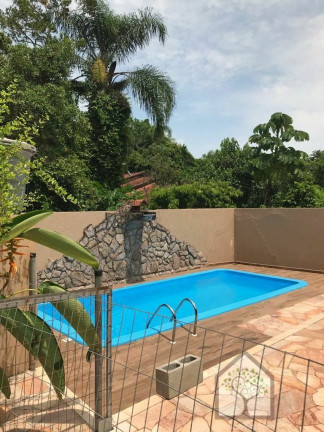 Casa com 4 Quartos à Venda, 255 m² em Pantanal - Florianópolis