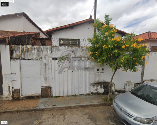 Casa à Venda, 250 m² em Centro - Montes Claros