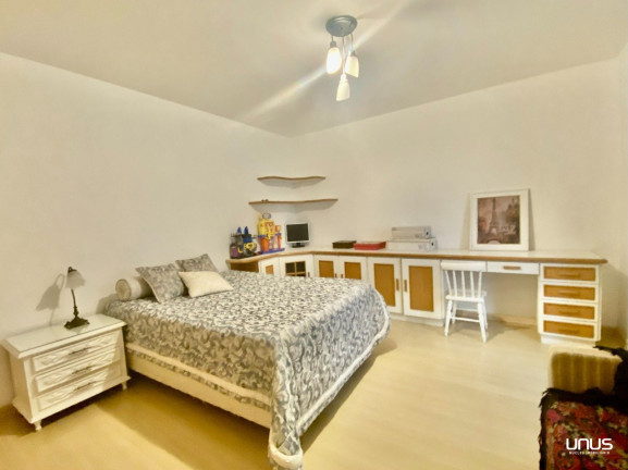 Imagem Casa com 3 Quartos à Venda, 220 m² em Estreito - Florianópolis Imagem Casa com 3 Quartos à Venda, 220 m² em Estreito - Florianópolis