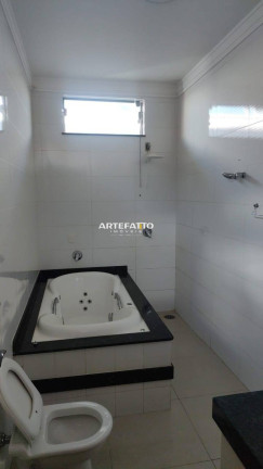 Imagem Casa com 4 Quartos à Venda, 240 m²